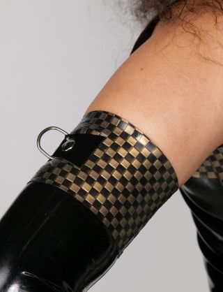 Latex Armstulpen mit D-Ringen